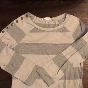 Quarter length sleeve tee